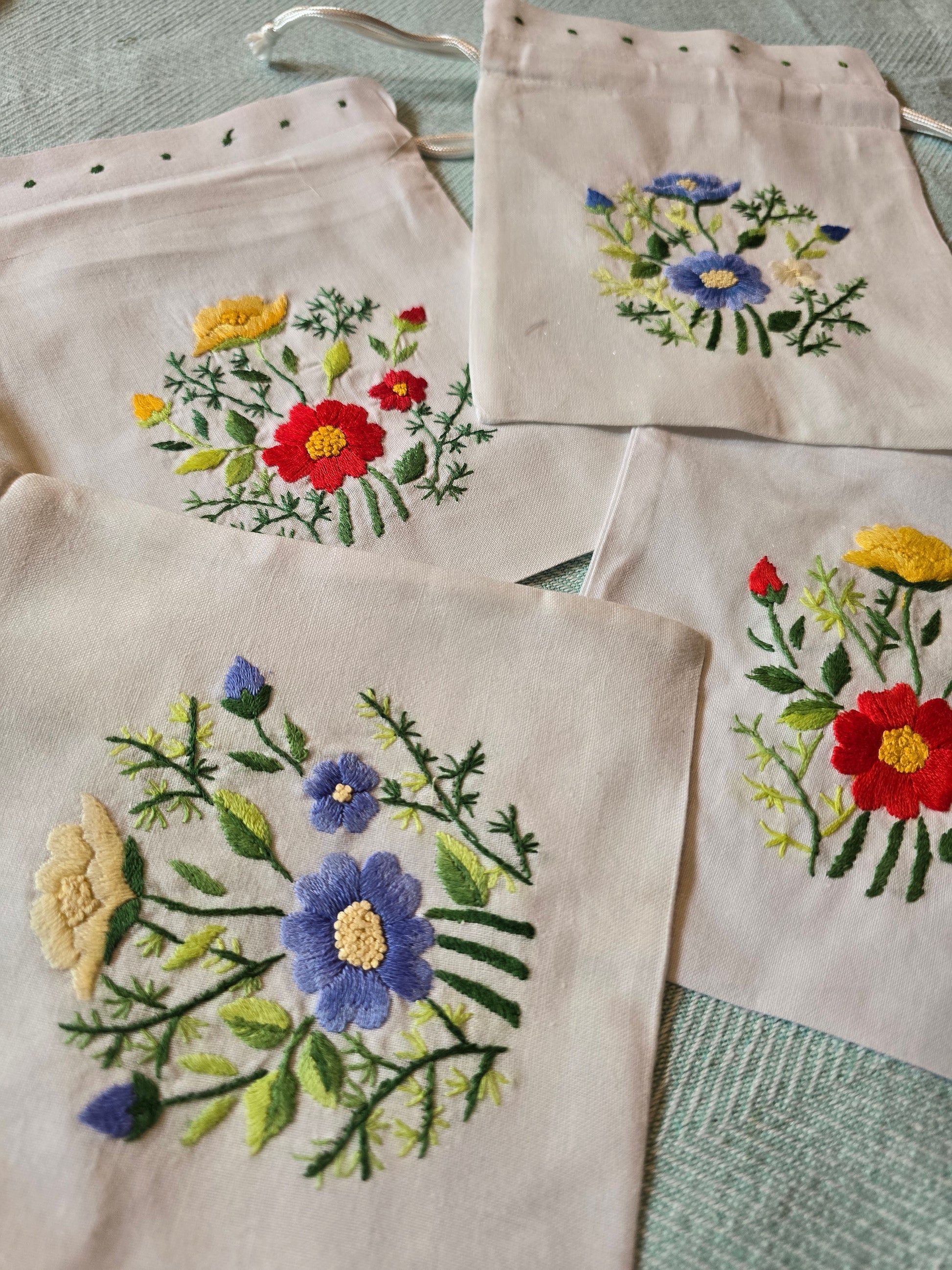 VADVIRÁG - zsinóros textiltasak választható mintával 15 x 20 cm - Greens Of Daisy
