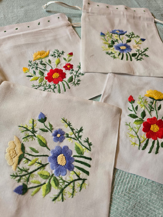VADVIRÁG - zsinóros textiltasak választható mintával 15 x 20 cm - Greens Of Daisy